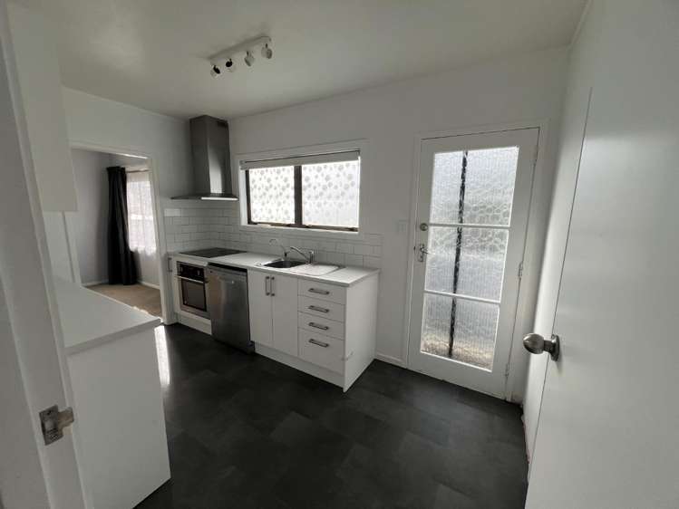 39A Brian Crescent Stanmore Bay_4