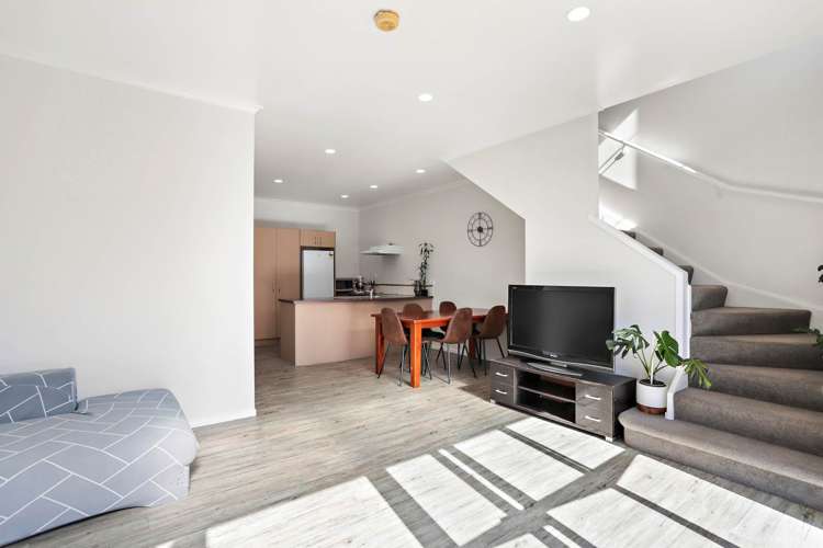 63/1 Ambrico Place New Lynn_6