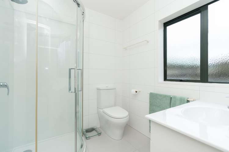 6 Earls Court Hillcrest_21