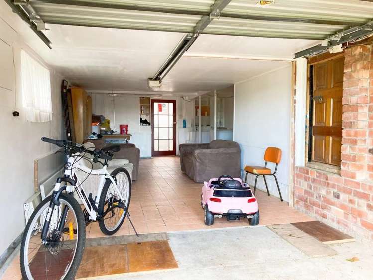 66 Roberts Road Te Atatu South_12