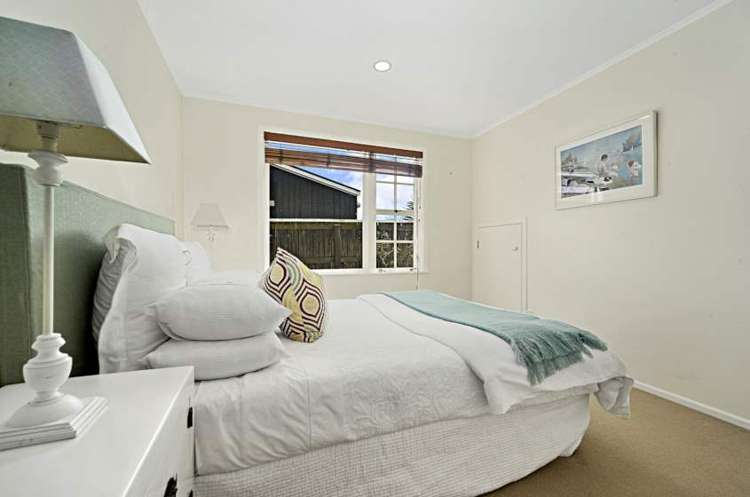 70 Marine Parade Mellons Bay_13