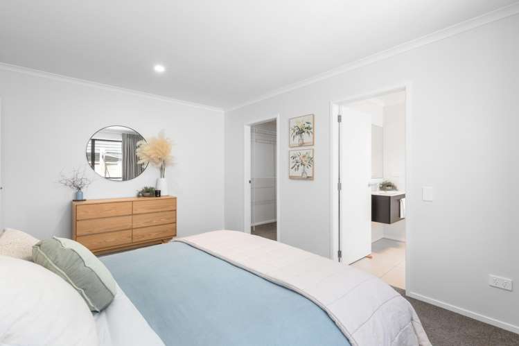 6 Martingale Drive Whitby_12