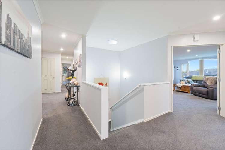 1 Sandhurst Rise Henderson Heights_17