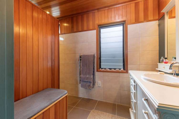 7 Foster Avenue Huia_14