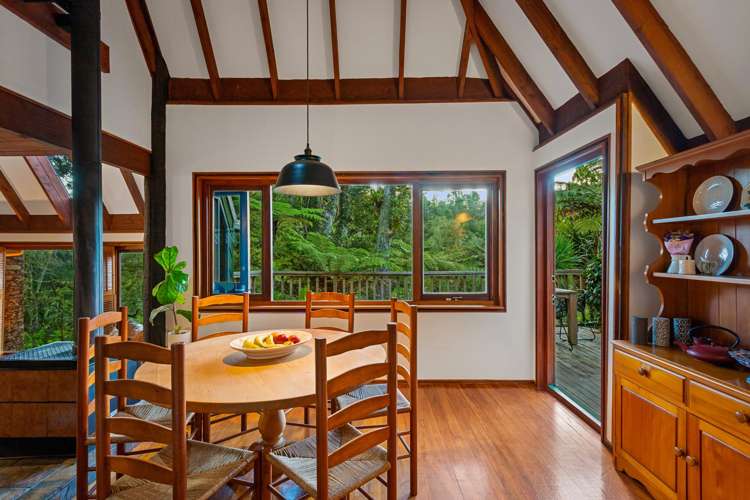 8 Valley View Road Titirangi_9