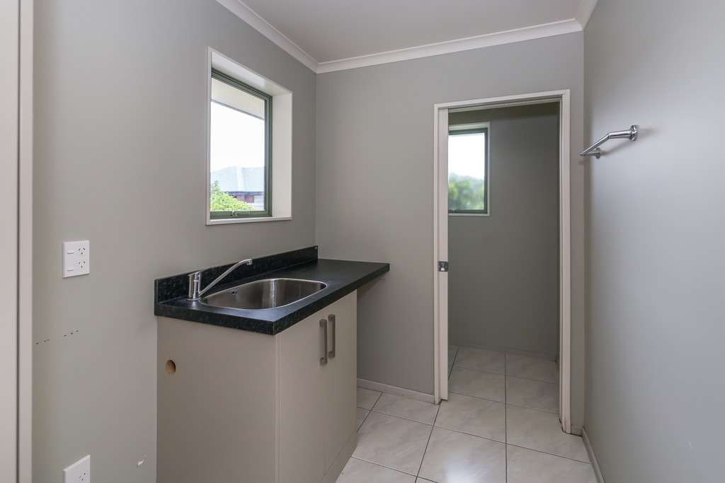 9 red checkered place wigram