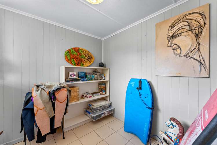 27 Domain Crescent Muriwai Beach_19