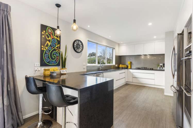 23 Helleur Road Massey_3