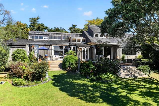 Historic Lakefront Estate - Becroft House