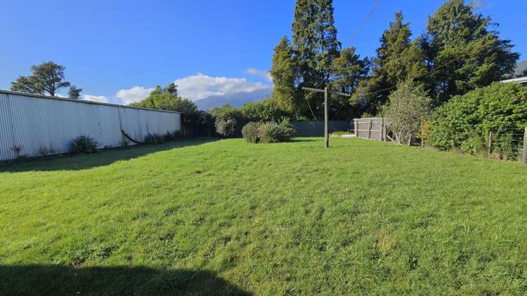7 Roberts Street Whataroa_12