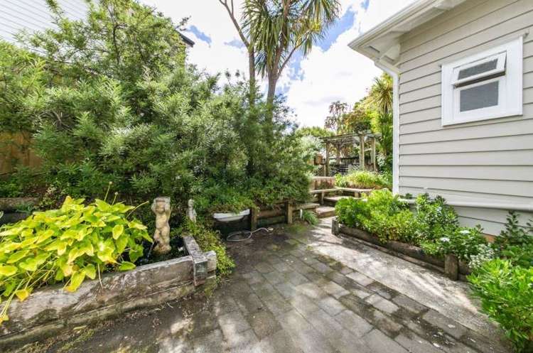 Titirangi Road Titirangi_8