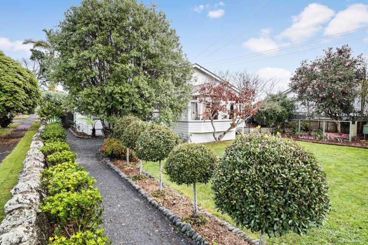 49 Lloyd Avenue Mount Albert_1