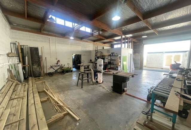 110M² WAREHOUSE UNIT