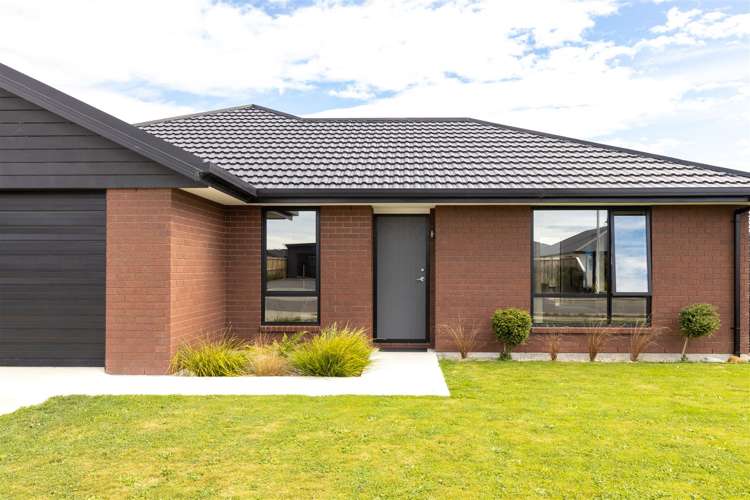 10 Caproni Road Burleigh_14