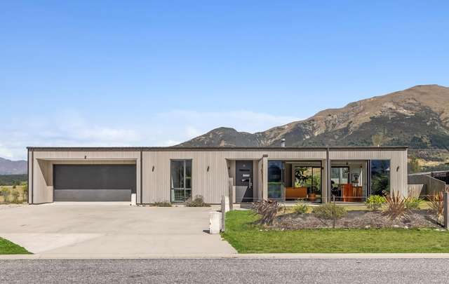 Lake Hawea or is it Palm Springs