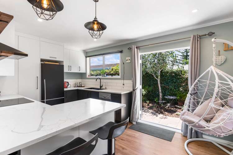 2/57 Solar Road Glen Eden_7