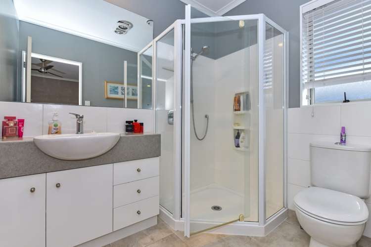 18 Turnberry Drive Wattle Downs_11