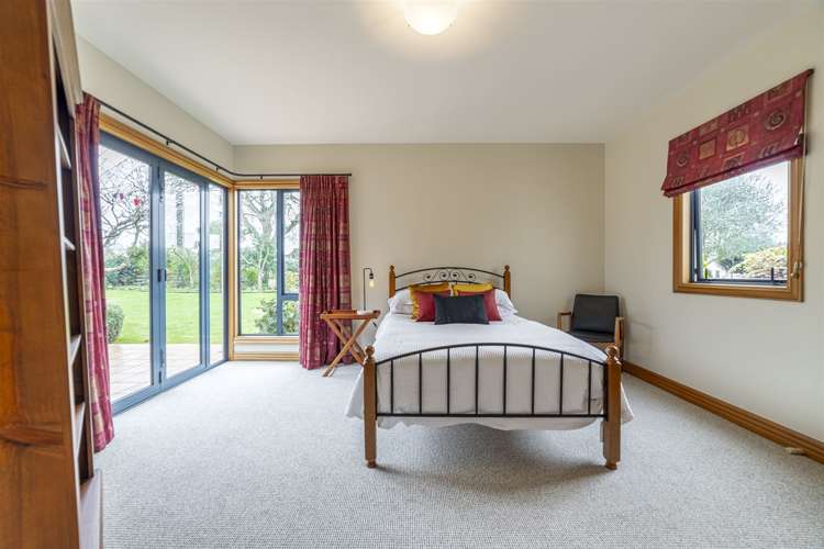 203 Athlone Drive Cambridge_11