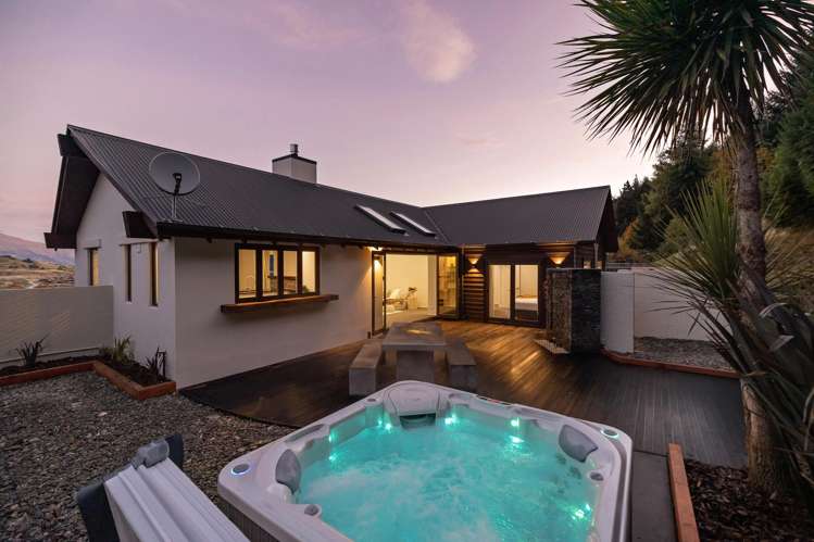 1 Goldleaf Hill Queenstown_30