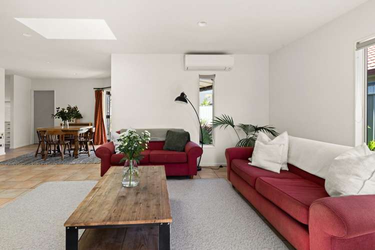 2 Queens Walk Taradale_10