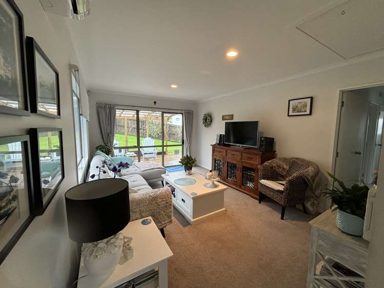 27 Loughanure Place Massey_2