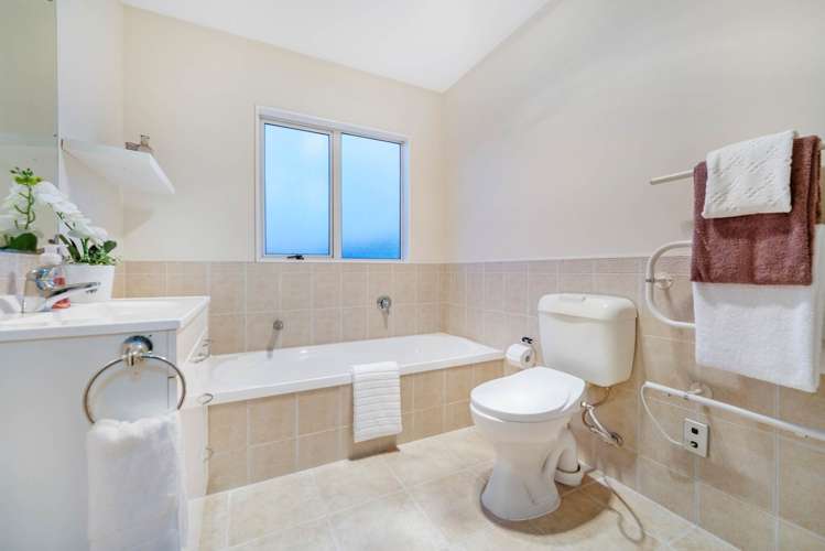 35 Baverstock Road Flat Bush_18