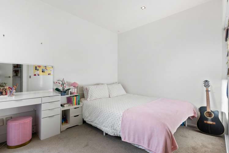 77 Saddleback Grove Karori_10