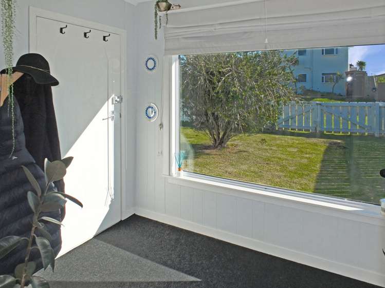 5 Huia Street Foxton Beach_8