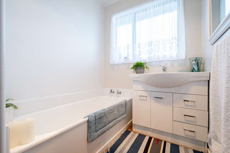 143 Mahia Road Wattle Downs_8