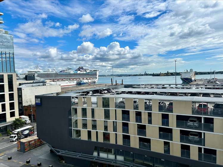 608/2 Beach Road Auckland Central_16