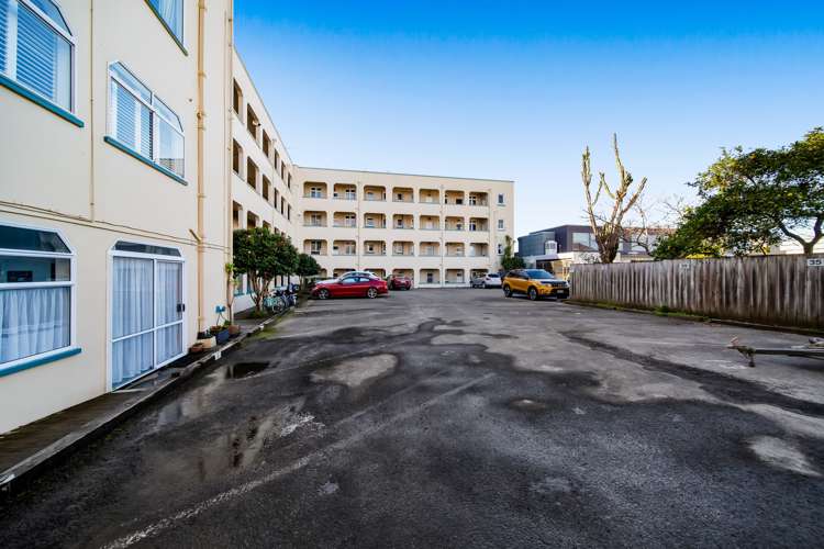 2/127e Saint Aubyn Street New Plymouth Central_16