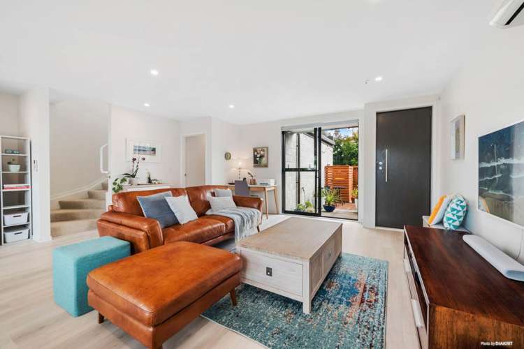 103 Bonair Crescent Silverdale_2