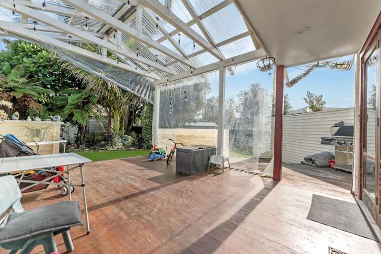 65 Beach Road Pahurehure_12