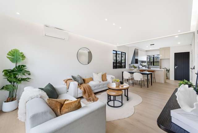 Unique Dual-Building Design - 4 Bedrooms