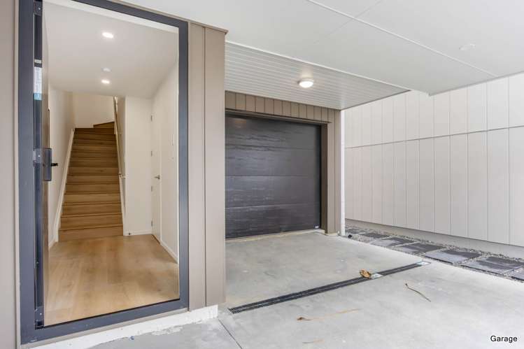 2/589A East Coast Road_5