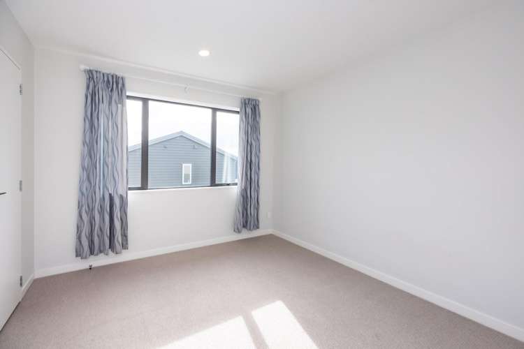 6 Henry Lloyd Place Silverdale_14