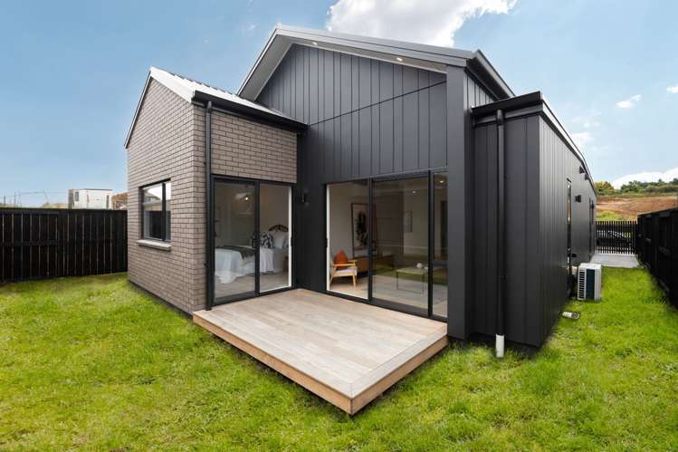 17 Auburn Green Peacocke_18