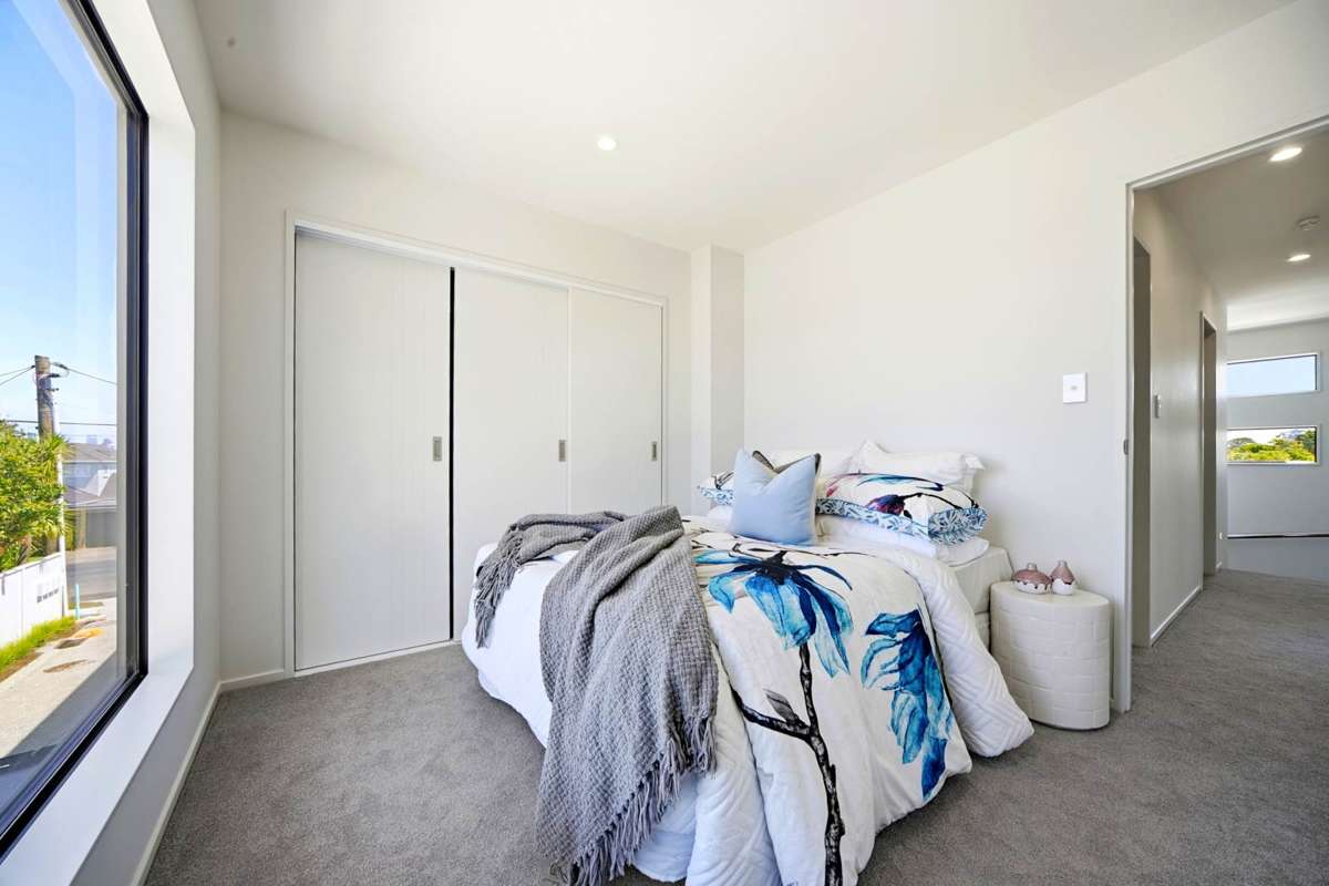 2/2 Coronation Street_1