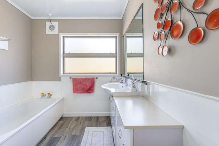 8 Newall Avenue Stoke_12