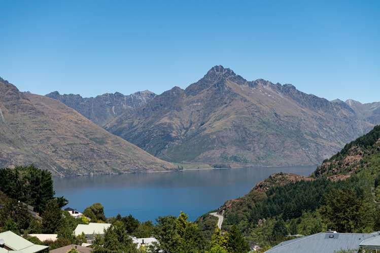 12 Greenstone Place Fernhill/Sunshine Bay_20