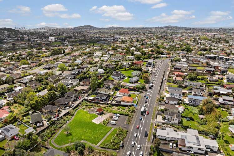 84 Tiverton Road New Windsor_22