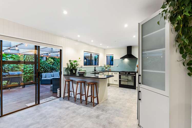 1/964 Beach Road Torbay_9