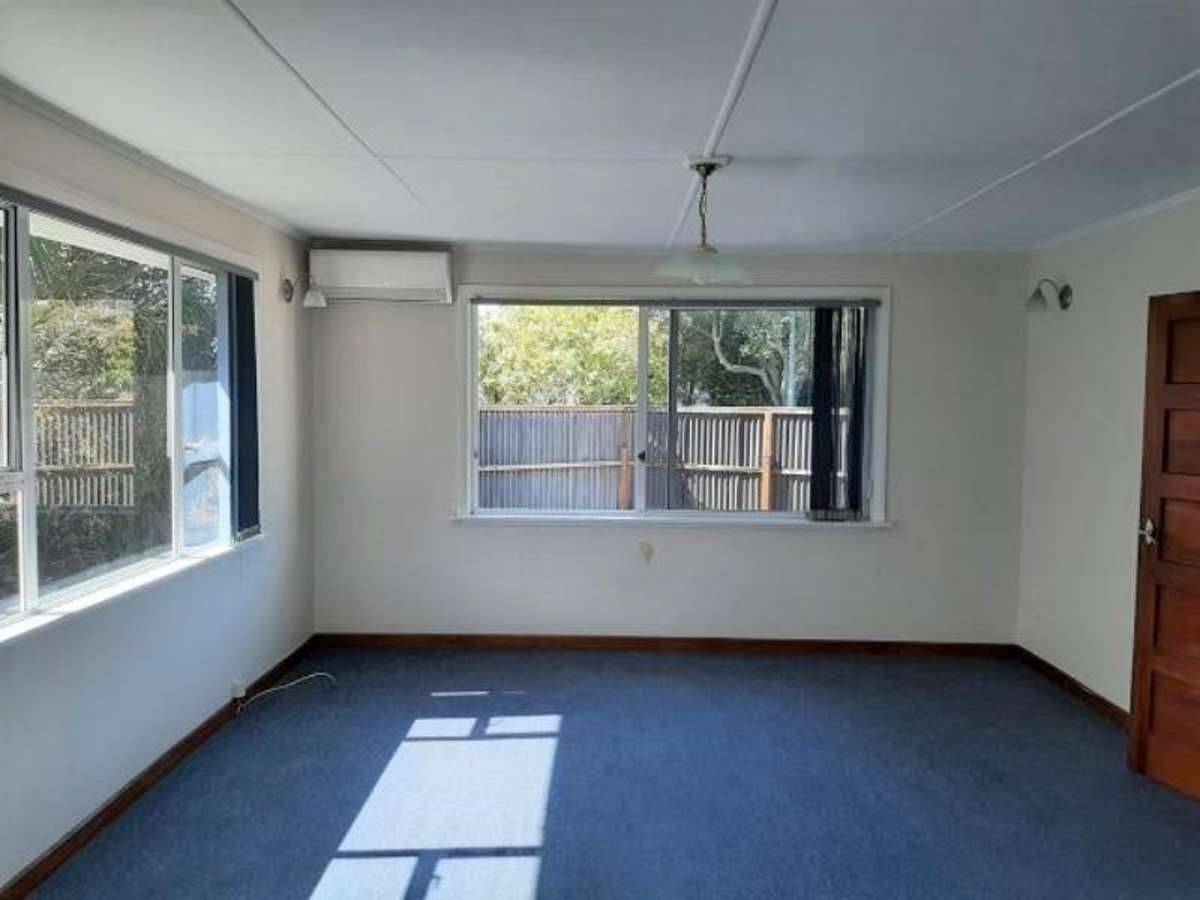 Charming 3-Bedroom Home with Fully Fenced Courtyard 3
