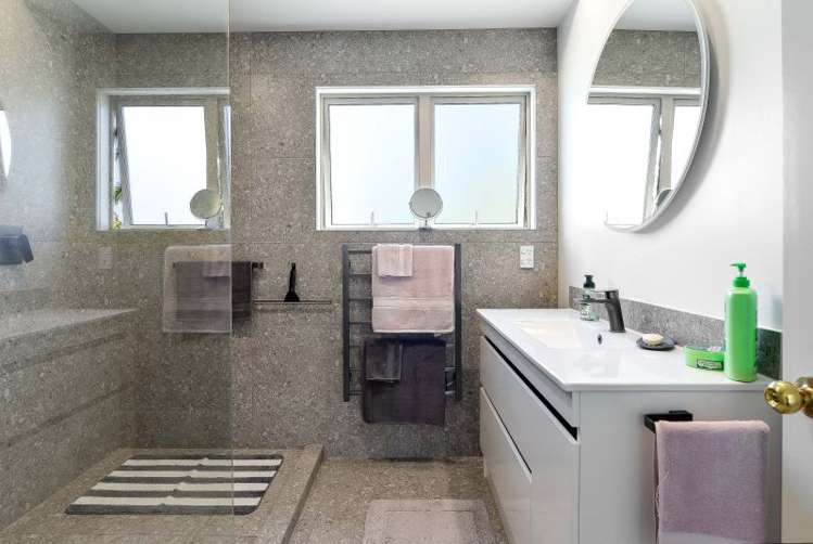 68 Dixon Road Glenview_9