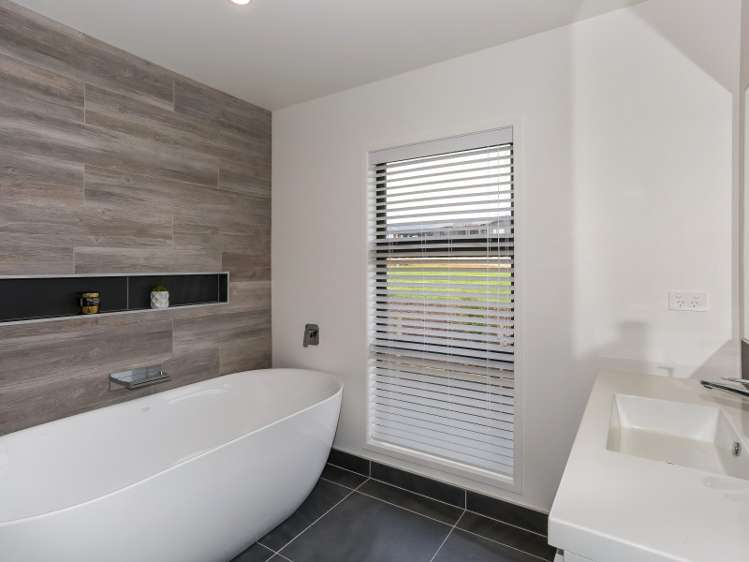 9 Lawrence Carter Drive Bombay_12