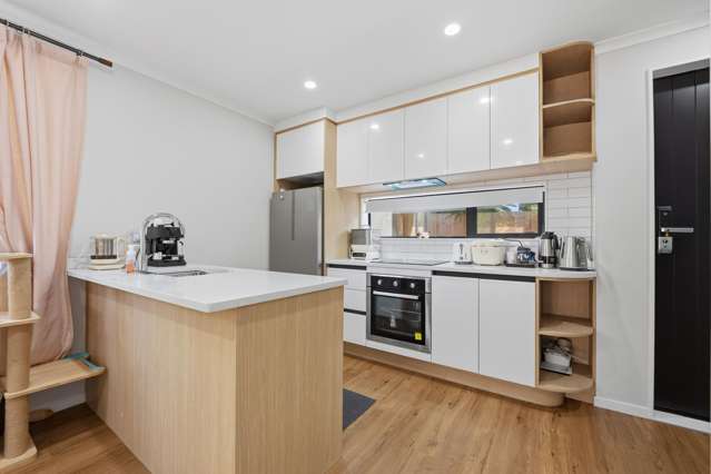 7/3 Royal View Road Te Atatu South_2