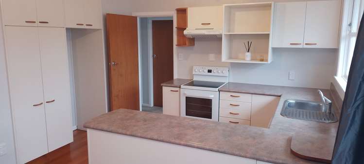 7 Terrance Grove Paparangi_11