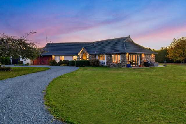 Superior Lifestyle with Supersized Garaging