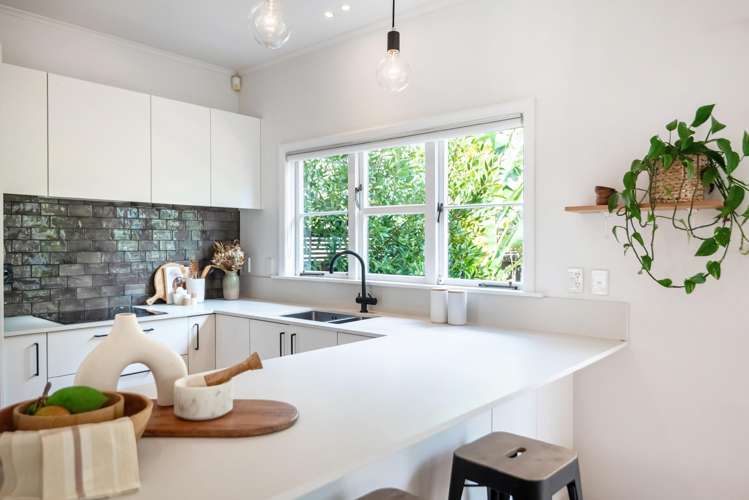 7 Knight Avenue Mt Albert_14