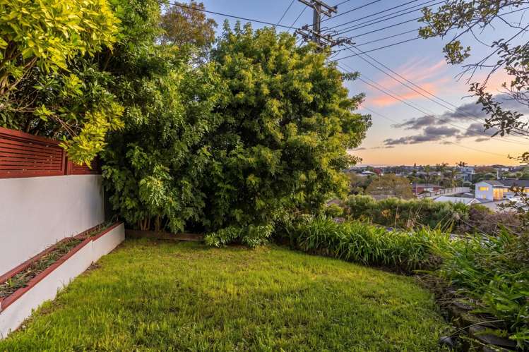 2/953 Beach Road Torbay_23